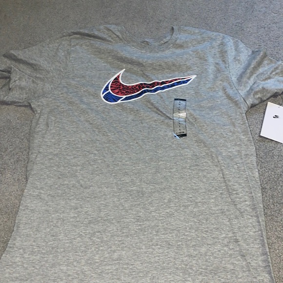 Nike tee - Picture 2 of 5